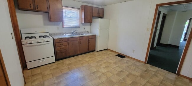 Building Photo - 218 E National St