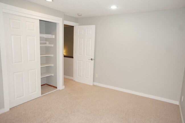 Building Photo - 10602 SW Windsor Pl