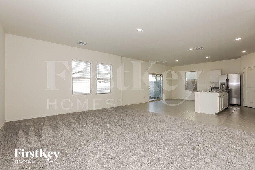 Building Photo - 3102 E Miner Dr