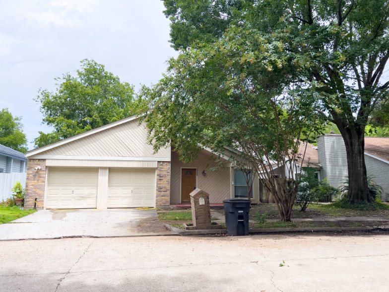 Primary Photo - 2827 Waypark Dr