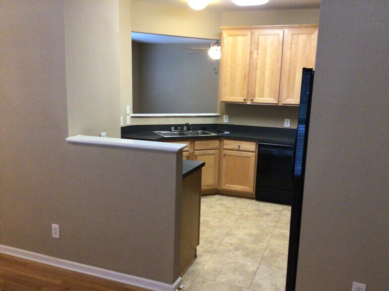 Building Photo - 555 Rockbridge Dr