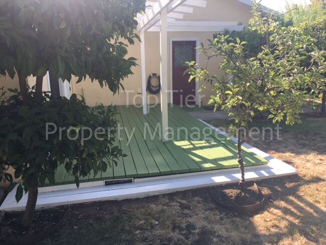 Building Photo - Very nice 3 Bd/2 Ba, 1388 sf single-family house in Concord available Now for Lease!