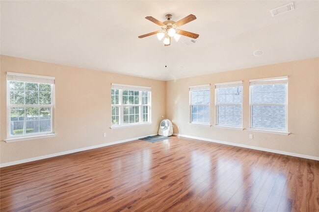 Building Photo - 16622 Dover Mills Dr