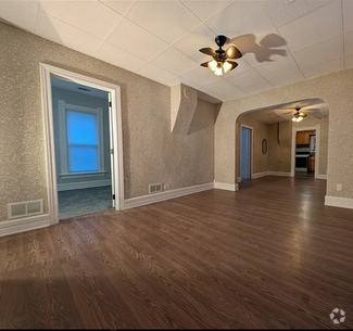 Building Photo - Spacious 3 Bedroom 1 Bath House with Fence...