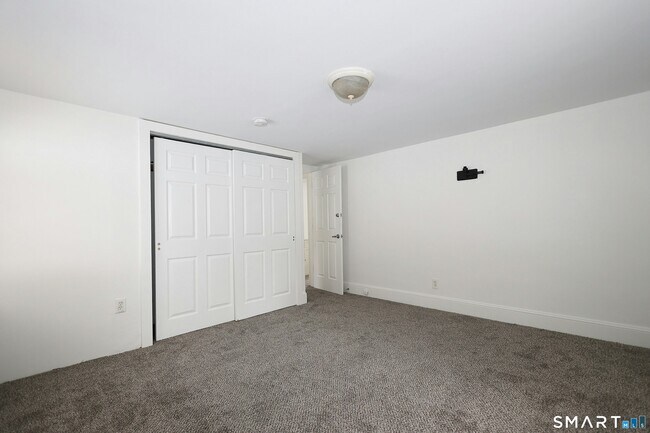 Building Photo - 48 W Branchville Rd