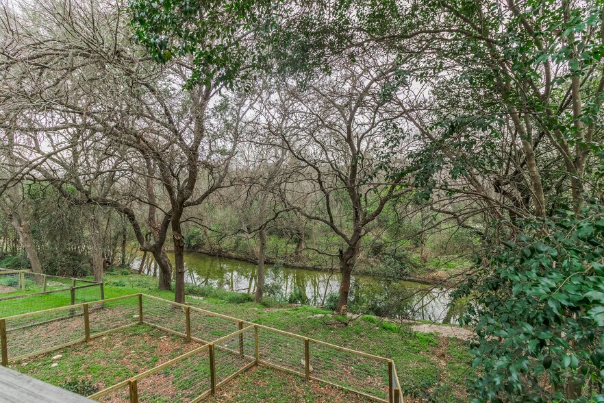 Building Photo - 2008 Jones Rd