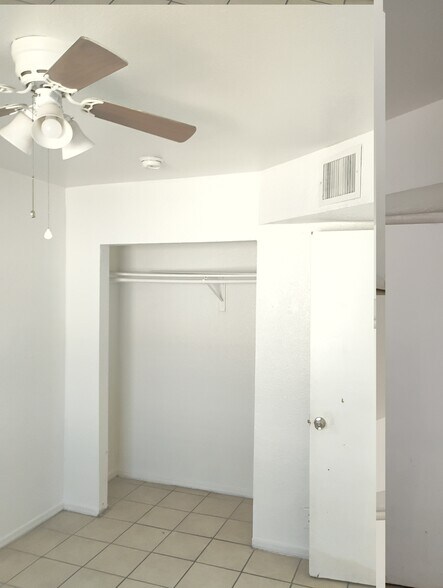 Building Photo - 3233 W Melvin St