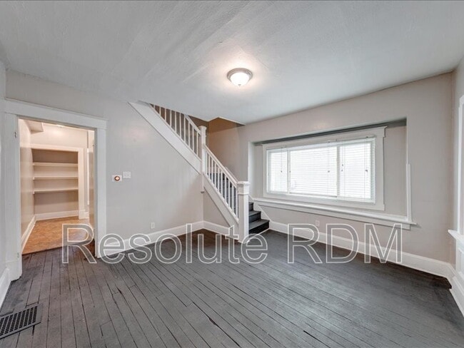 Building Photo - 1624 Yandes St