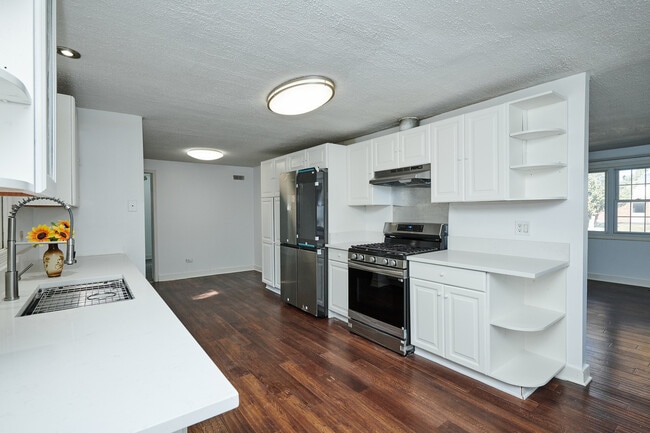 Building Photo - 1613 Hartmann Dr