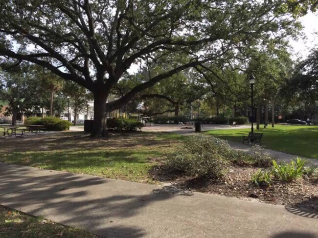 Building Photo - 524 E Duffy St