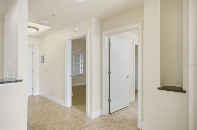 Building Photo - 102 Yacht Harbor Dr