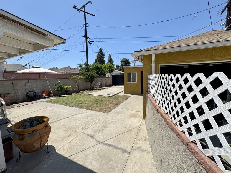 Backyard - 9548 Claymore St