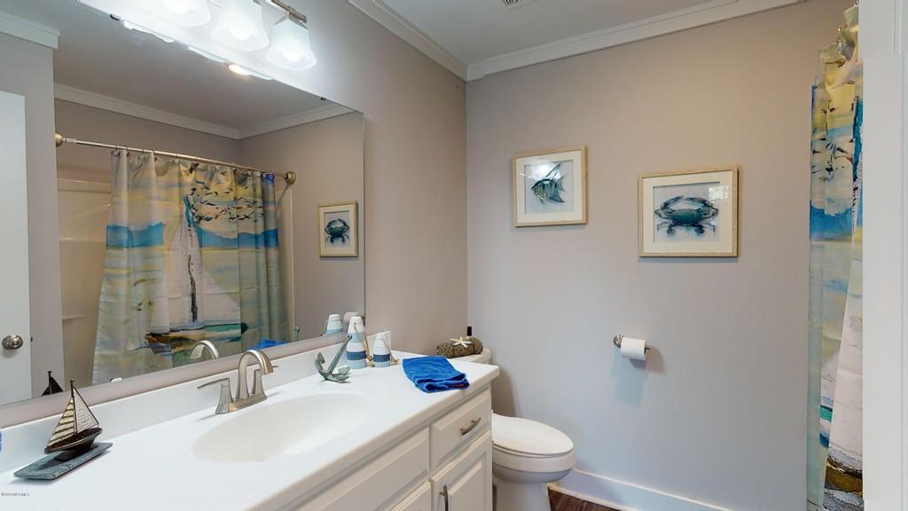 Guest bathroom with shower/full size tub - 6002 Stern Ct