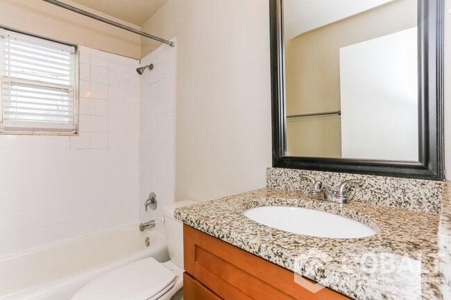 Building Photo - 271 Glen Iris Dr NE