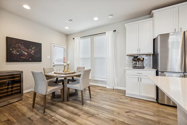 Building Photo - 12000 Corsicana Trl