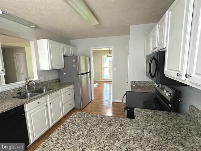 Building Photo - 6316 Forest Grove Dr
