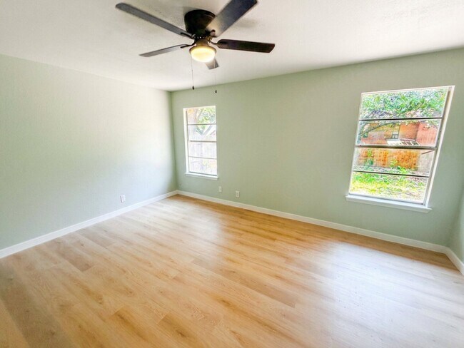 Building Photo - 8726 Timberbriar, San Antonio, TX 78250 | Home for Rent 78250