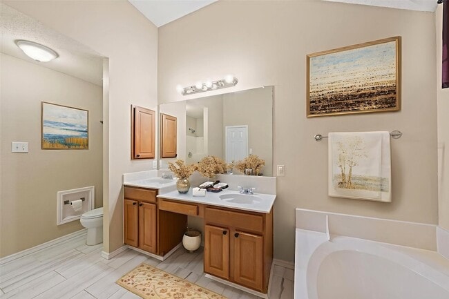 Building Photo - 6718 Meadowcrest Dr