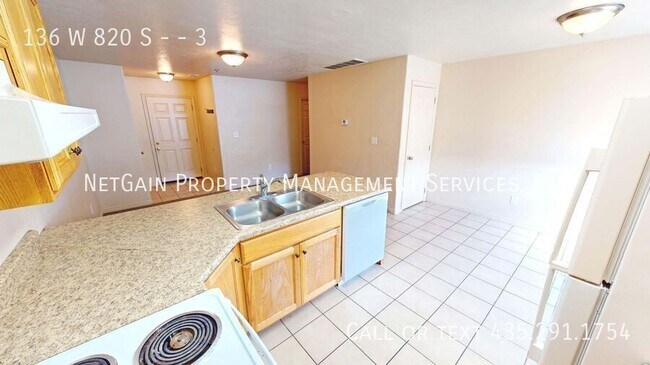 Building Photo - 136 W 820 S
