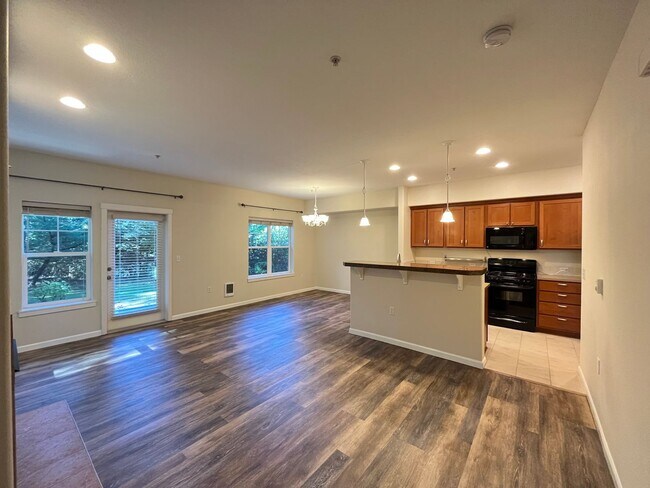 Building Photo - Private Ground Floor 1 Bed 1 Bath Hillsbor...