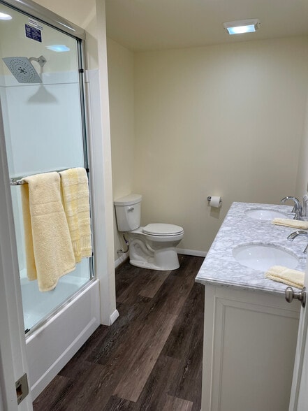 BATHROOM - 2560 U.S. 9
