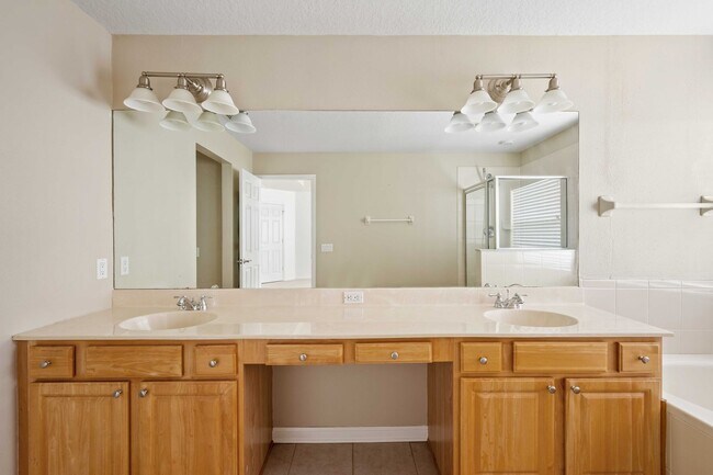Building Photo - 4/3.5 in Wesley Chapel!