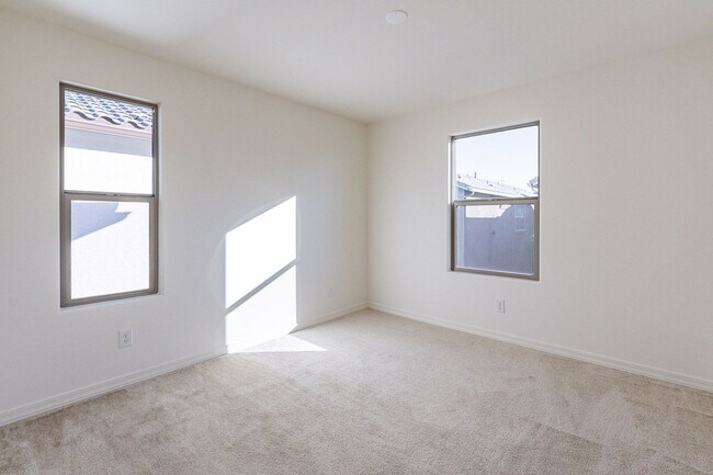 Building Photo - Three Bedrooms! Newer Neighborhood - conve...