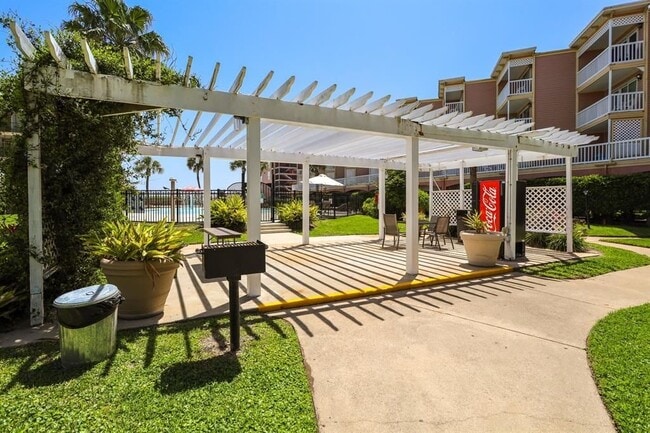 Building Photo - 6300 Seawall Blvd