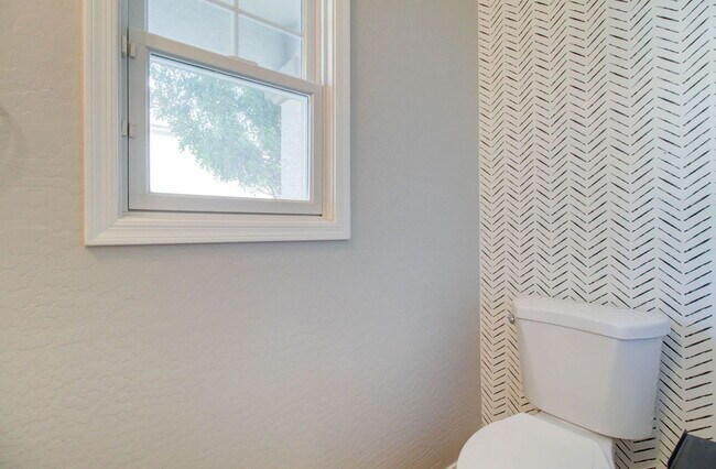 Building Photo - 15882 N 172nd Ln