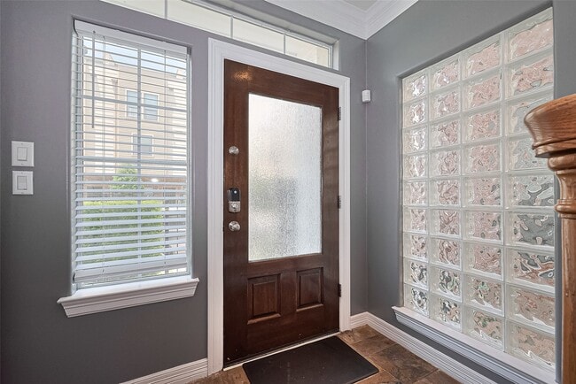 Building Photo - 3925 Floyd St