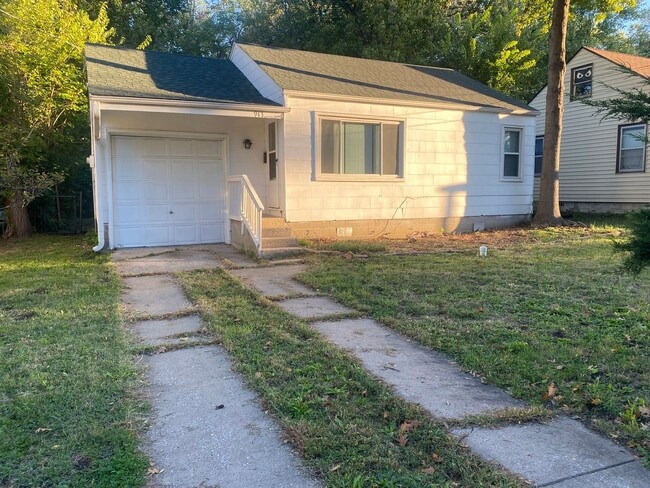 Building Photo - 2BR/1BA, conveniently located