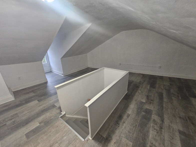 Building Photo - 113 Kirkpatrick St