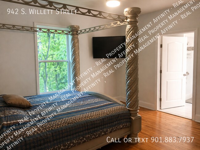 Building Photo - 942 S Willett St