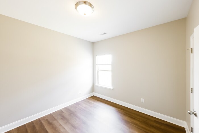 Building Photo - 306 Addison Ct