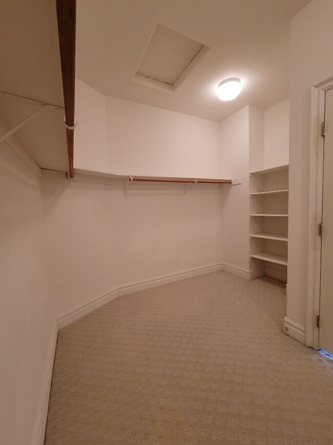 Building Photo - 1208 Martini Dr