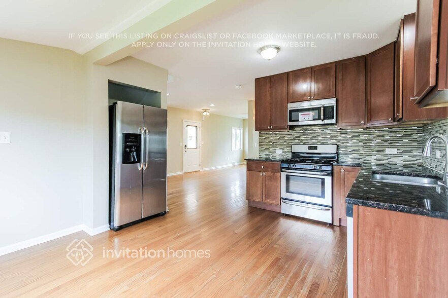 Building Photo - 2418 N 75th Ct