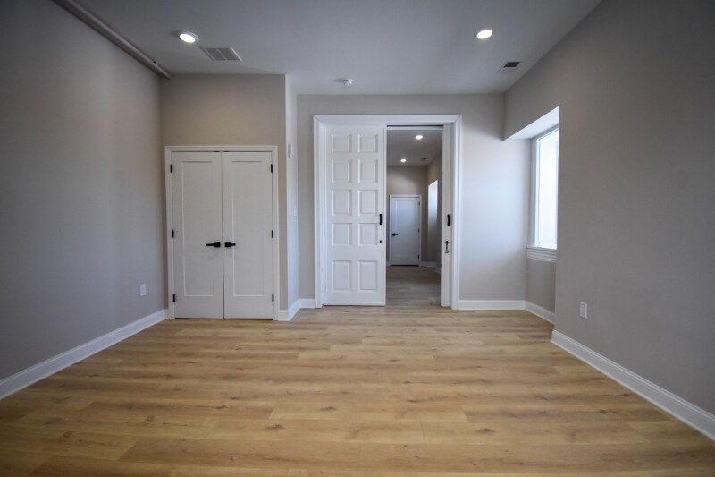 Building Photo - 1030 N 48th St