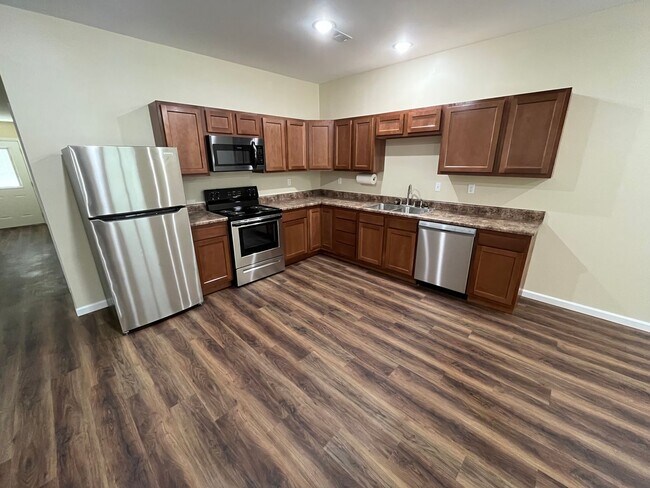 Building Photo - Wiese 141,143,145