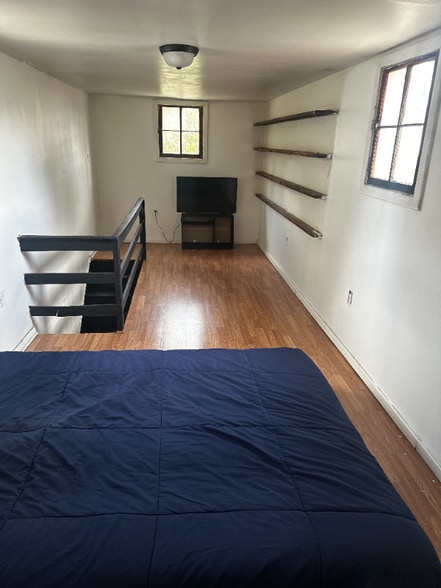 Building Photo - 109 E Hampton St