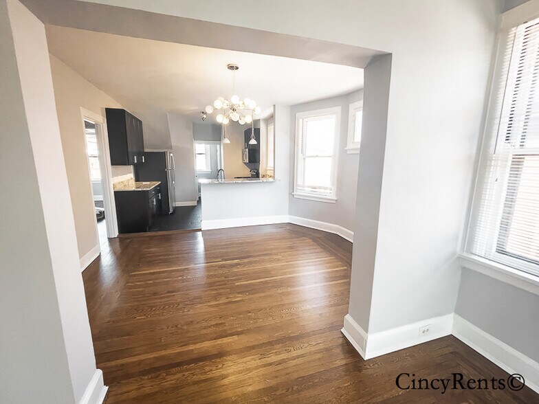 Building Photo - 2642 Madison Rd