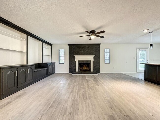 Building Photo - 722 W Alamo Dr