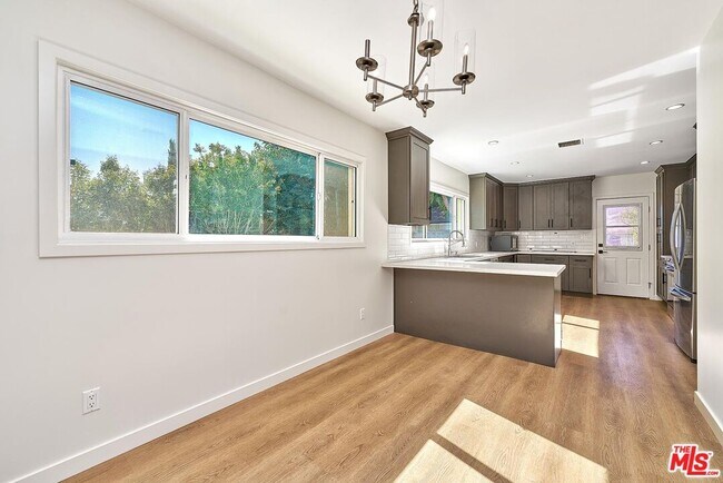 Building Photo - 6443 Columbus Ave