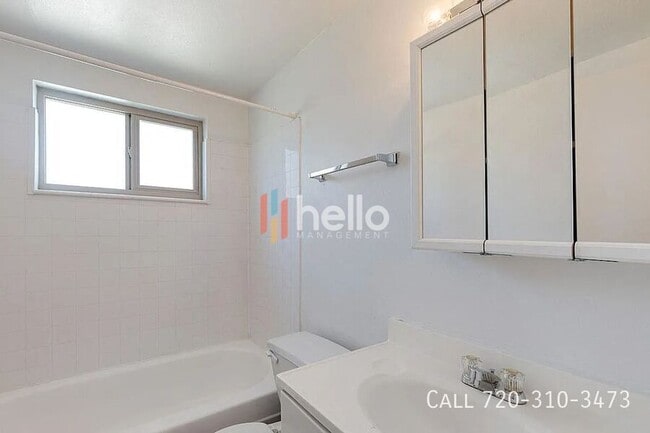 Building Photo - 809 N Dexter St