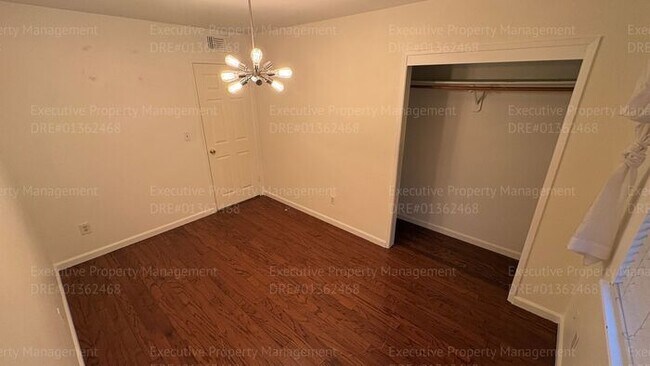 Building Photo - 3 bedroom 2 bathroom home with pool and near shopping centers.