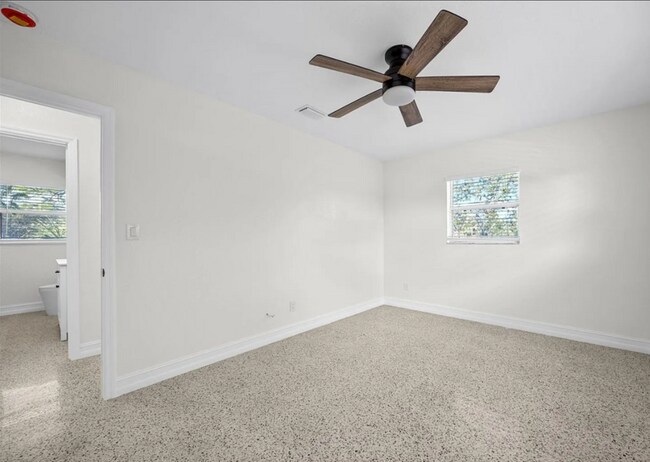 Building Photo - 4869 Venetian Blvd NE