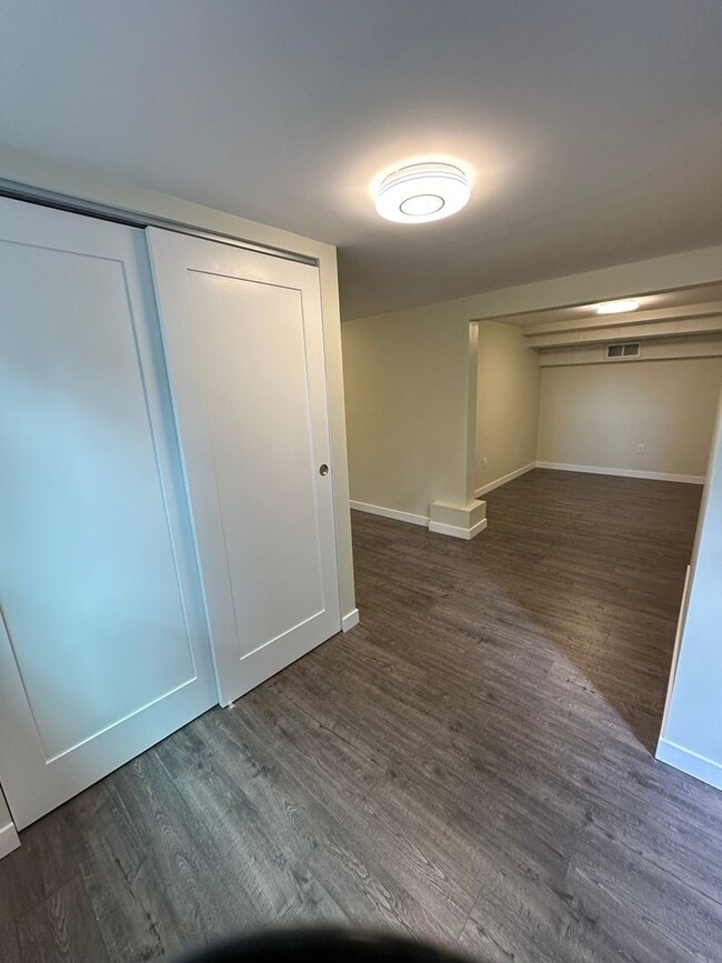 Building Photo - Available Now! 4 bed, 2 bath house in Shoreline!