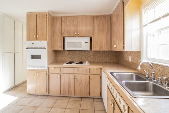 Building Photo - 108 Henrietta Dr