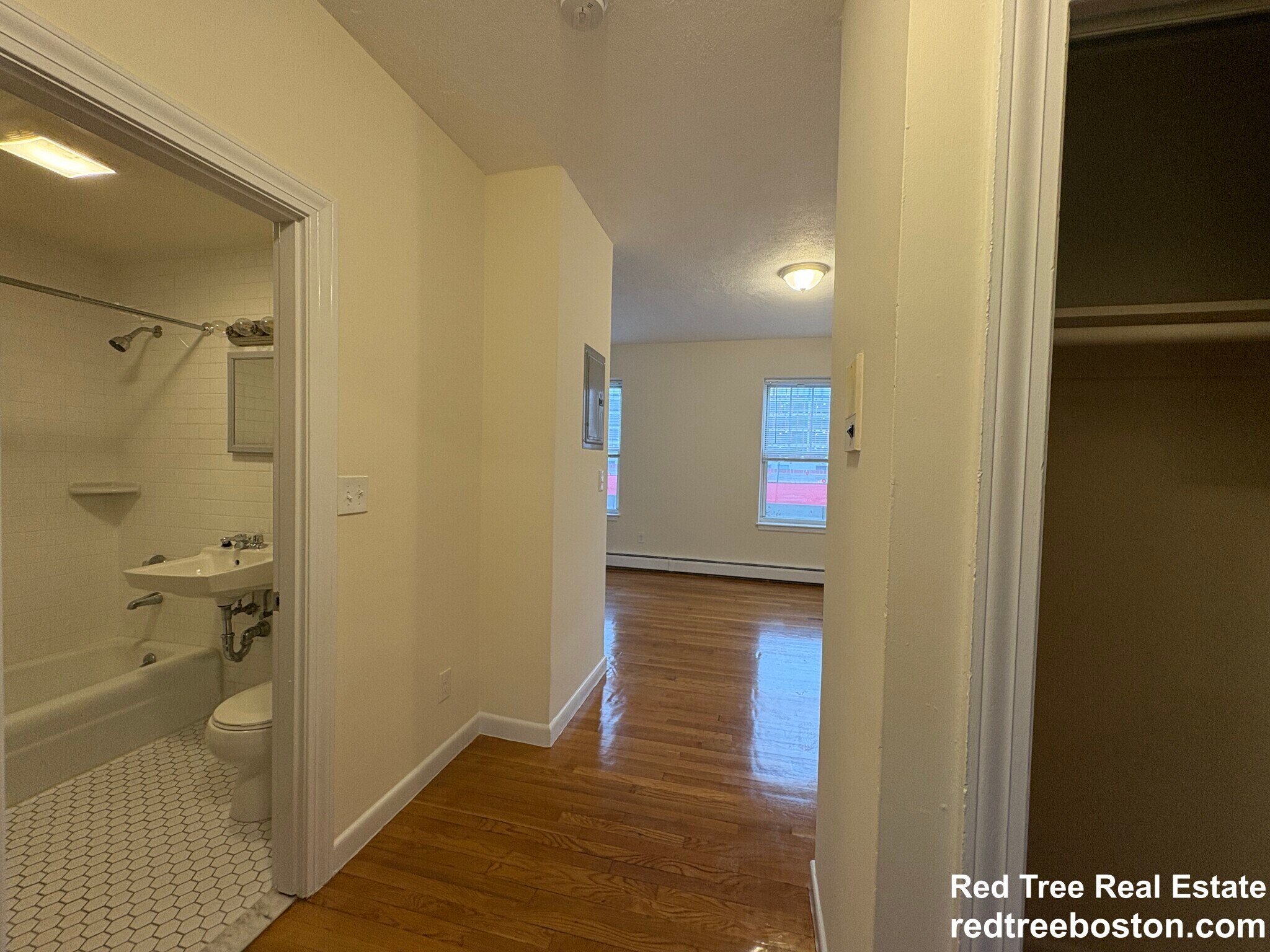 Building Photo - 172 N Beacon St