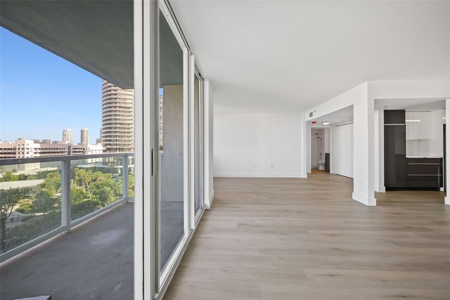 Building Photo - 650 West Ave