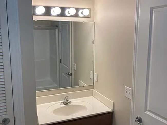 Building Photo - Gorgeous condo for rent
